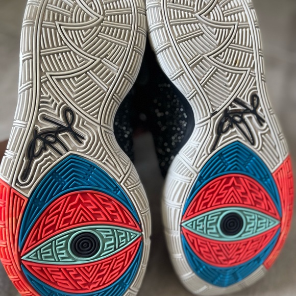 Kyrie 6 - Picture 3 of 5